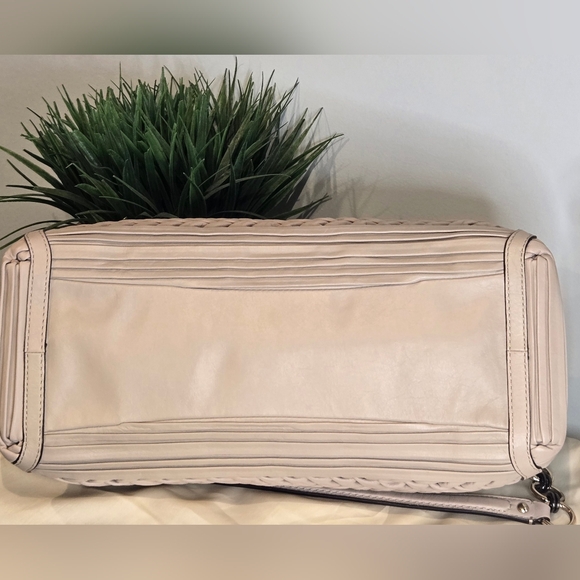 Coach Madison Caroline Satchel - Picture 8 of 16